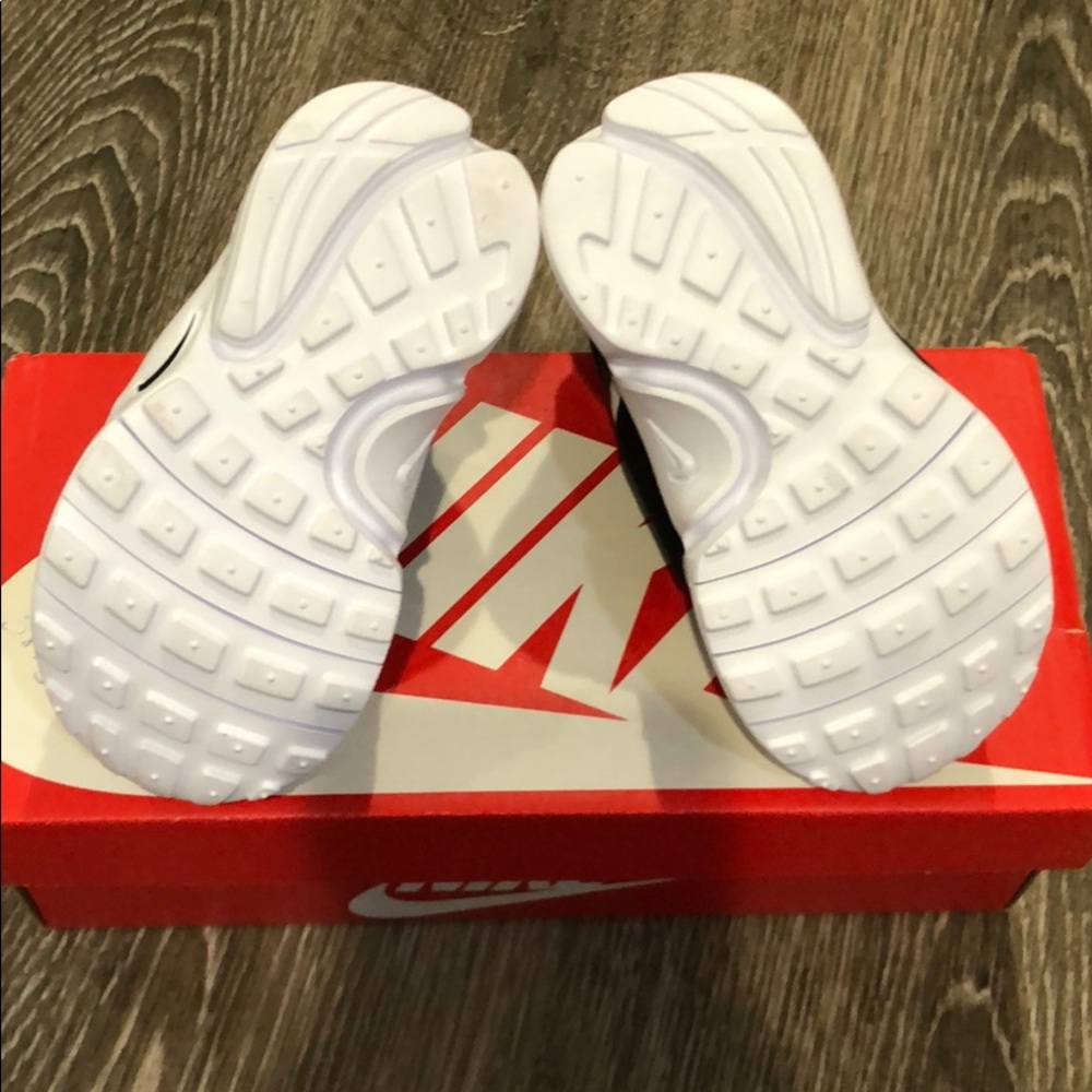 COPY - Toddler Nike shoes. Size 7 toddler